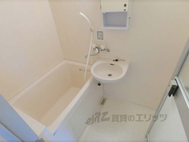 バス・シャワールーム　バス