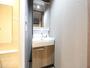 洗面設備　脱衣所　独立洗面台（シャンプードレッサー付）収納スペース有
