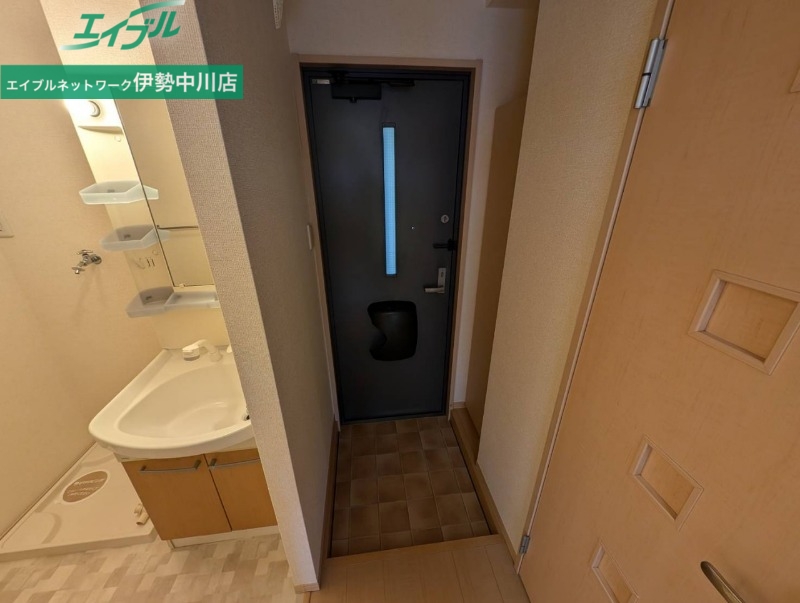 玄関　同型別室のお写真です