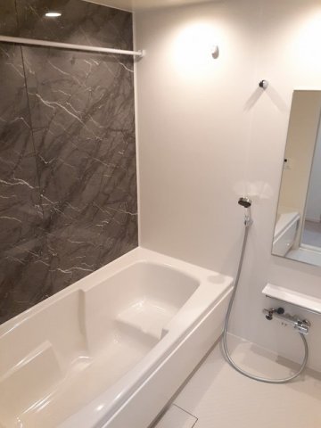 バス・シャワールーム　コンパクトで使いやすいお風呂です