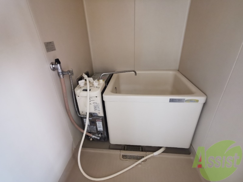 バス・シャワールーム　こちらはお風呂。一日の疲れをここで癒してください。