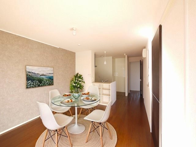 居室・リビング　CGで家具等を配置したもので家具等は含まれません