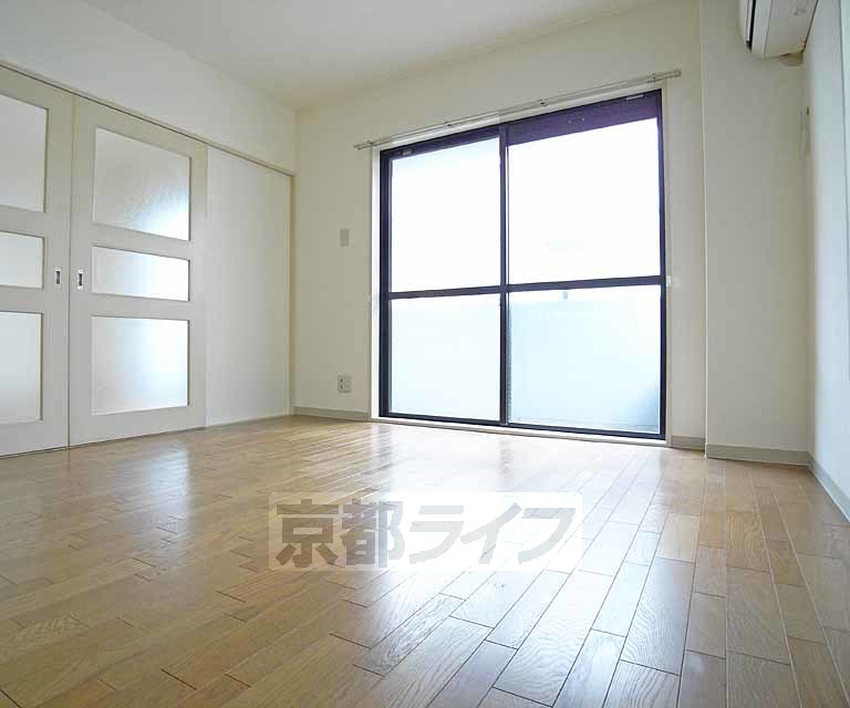 居室・リビング　広い室内です。