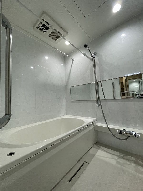 バス・シャワールーム　追い焚き・浴室乾燥機付き！