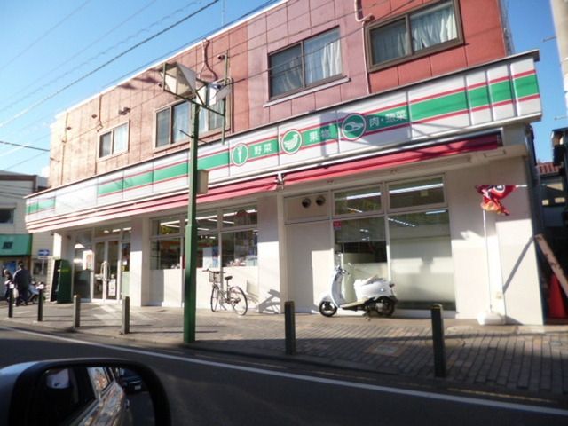 コンビニ　ローソンストア１００（コンビニ）まで112m