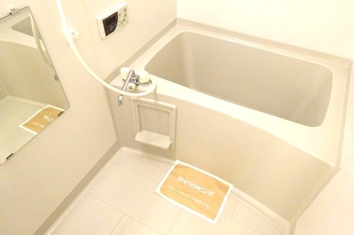 バス・シャワールーム　追い焚き給湯式浴室