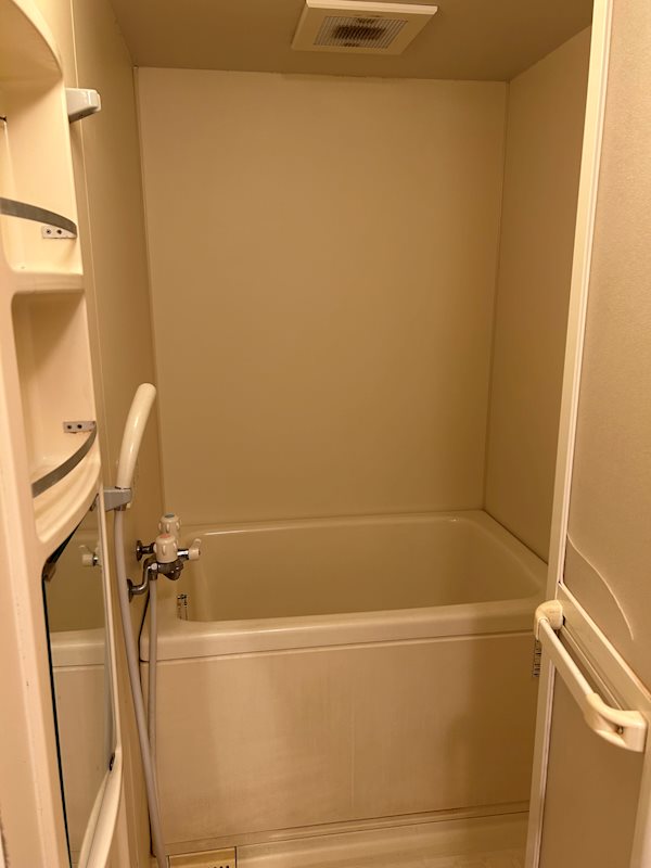 バス・シャワールーム　別の部屋の写真