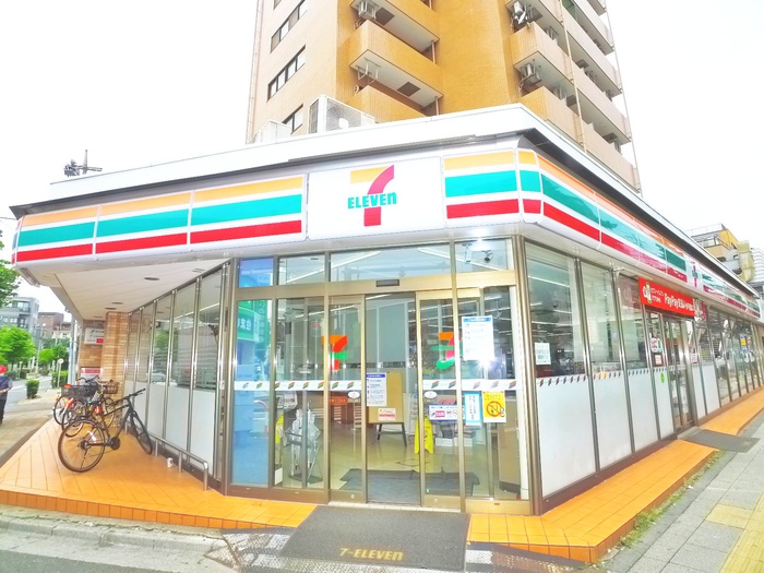 コンビニ　セブンイレブン（コンビニ）まで320m