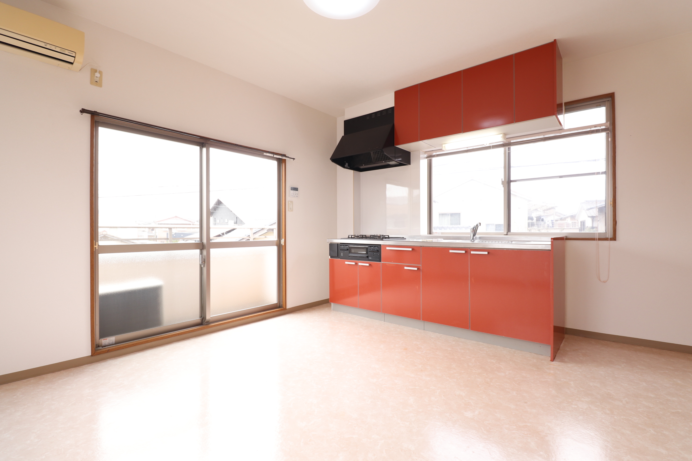 居室・リビング　日当たりの良いリビングです♪