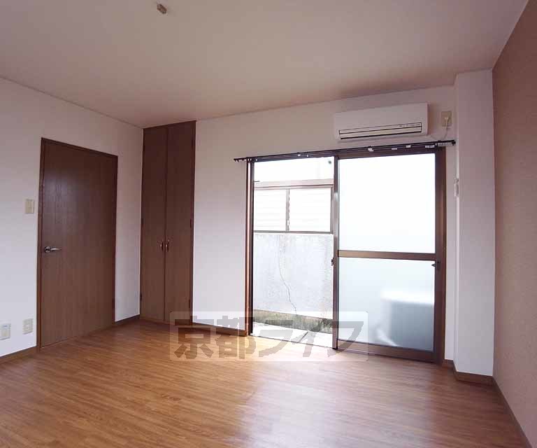 居室・リビング　広い居室スペースです。