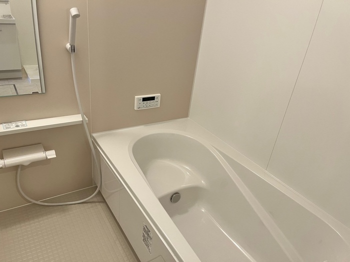 バス・シャワールーム　追い焚き・浴室乾燥機付きのお風呂です♪