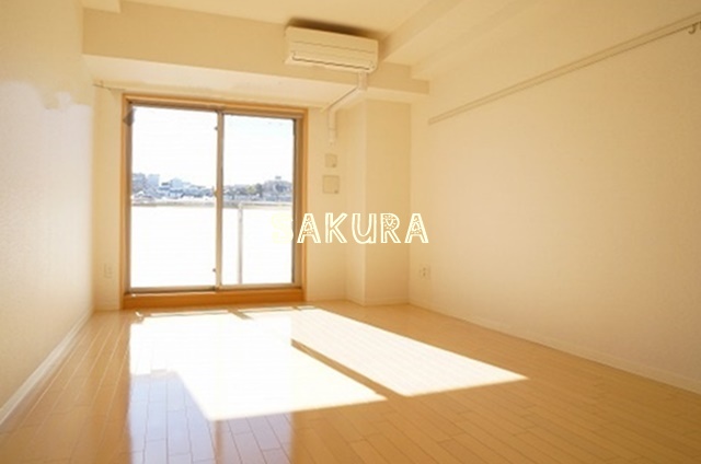 居室・リビング　使いやすい形の為、レイアウトを楽しめます♪