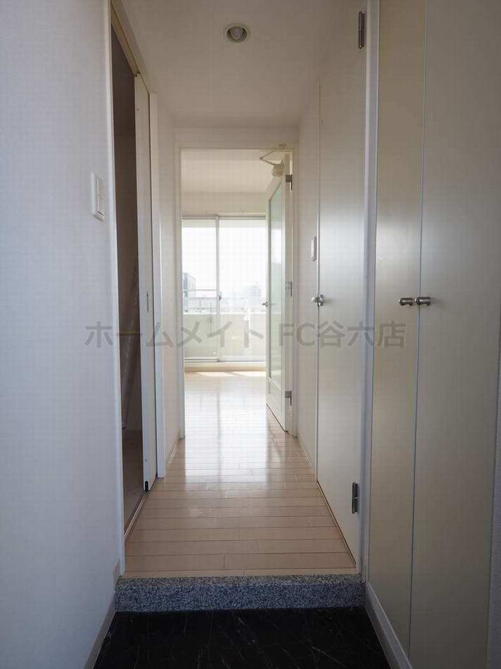 玄関　ドゥーエ谷町