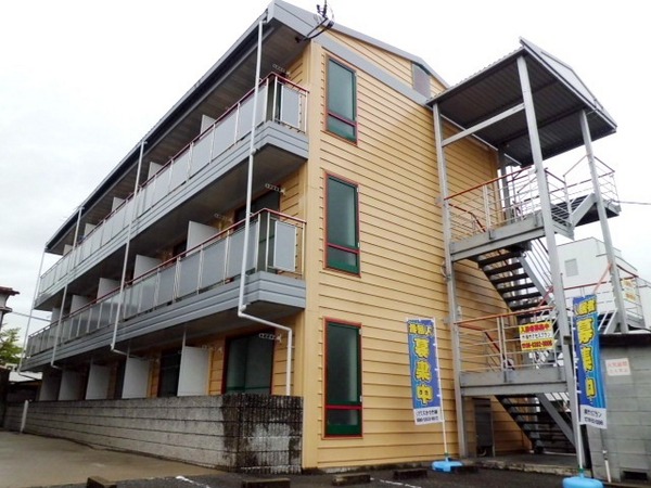 建物外観　敷地内に自転車置き場あります！