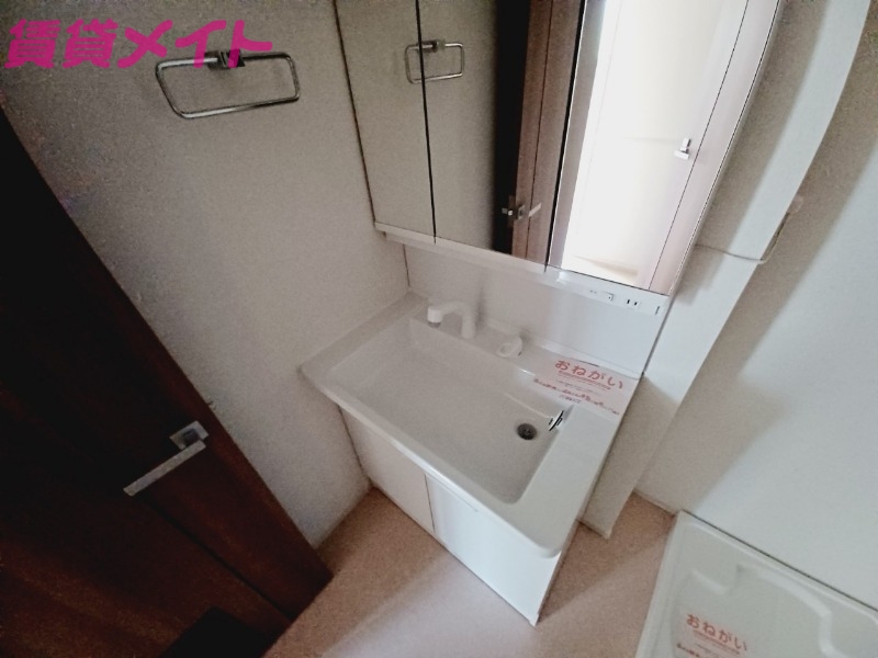 洗面設備　同型参考写真です。