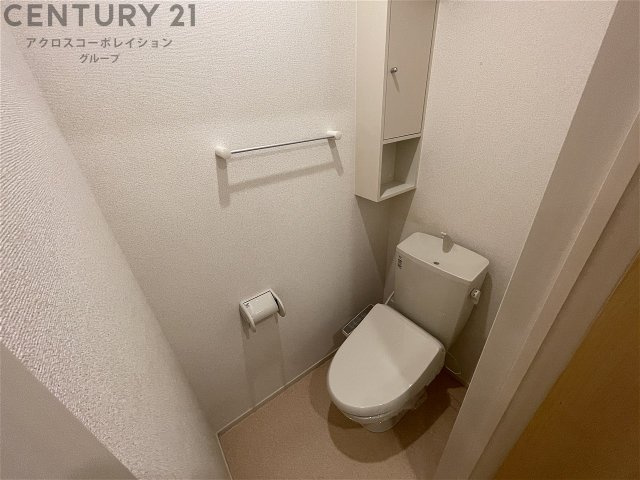 トイレ　温水洗浄便座付きのトイレです♪