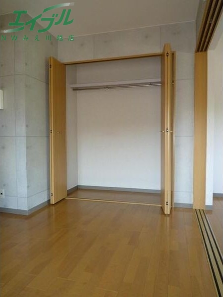 収納　同型参考写真