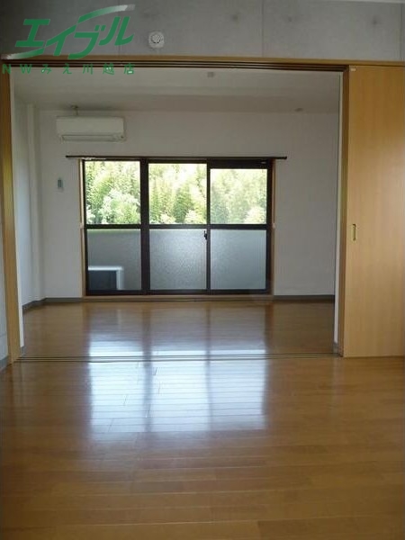 居室・リビング　同型参考写真