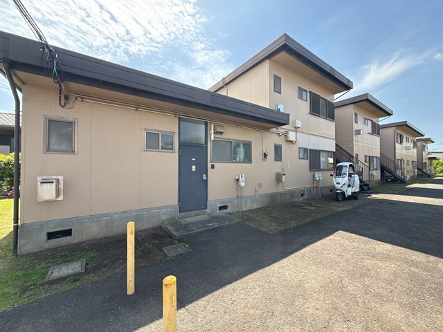 建物外観　ブルーライン「中川」駅徒歩圏内の2階建てアパートです☆小学校