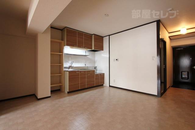 居室・リビング　別の部屋の内装写真を参照