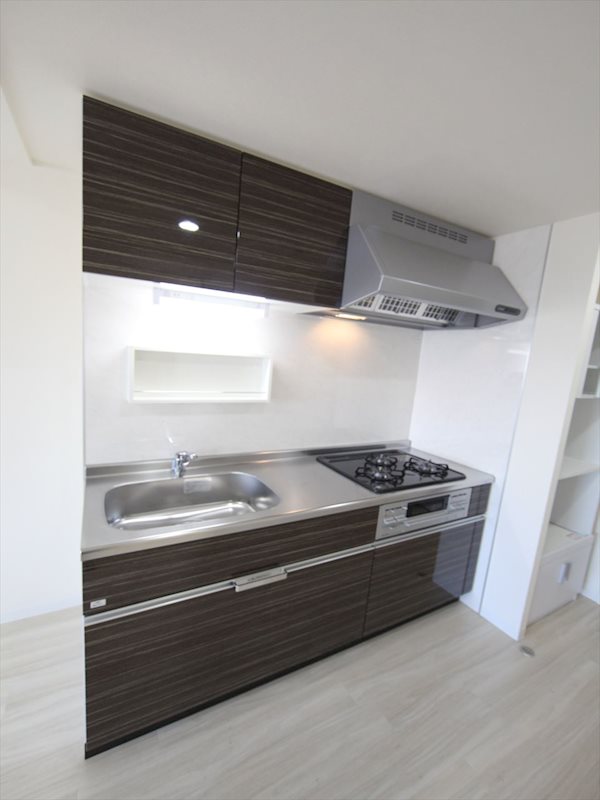 キッチン　システムキッチン（ガス3口コンログリル付）