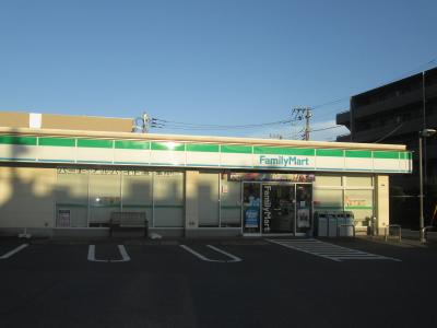 コンビニ　ファミリーマート ニック北加瀬三丁目店（コンビニ）まで452m