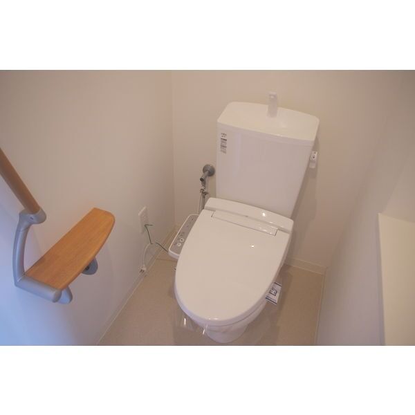 トイレ　※他のお部屋の参考写真です