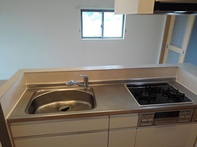 キッチン　システムキッチン・３口ガスコンログリル付き