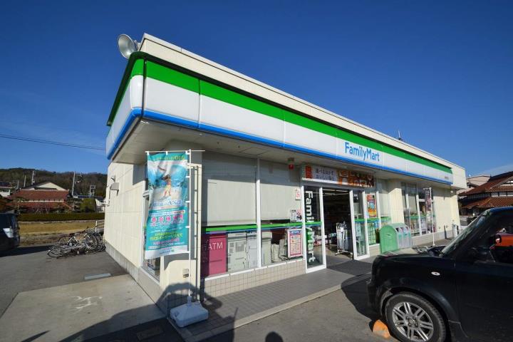 コンビニ　ファミリーマート（コンビニ）まで650m