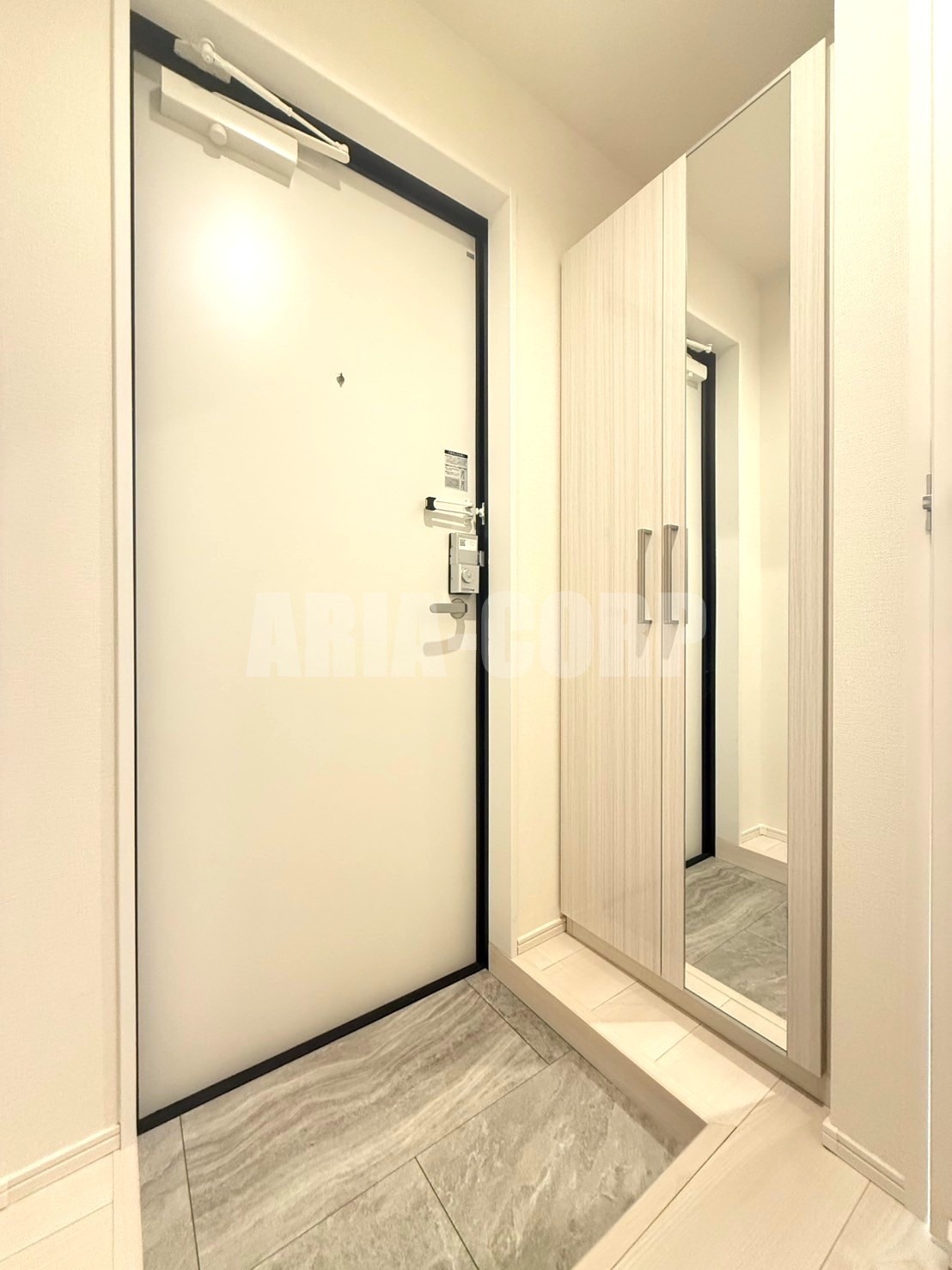 玄関　姿見付大型シューズBOX搭載です！