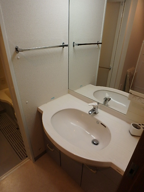 洗面設備　※別部屋の参考写真です。