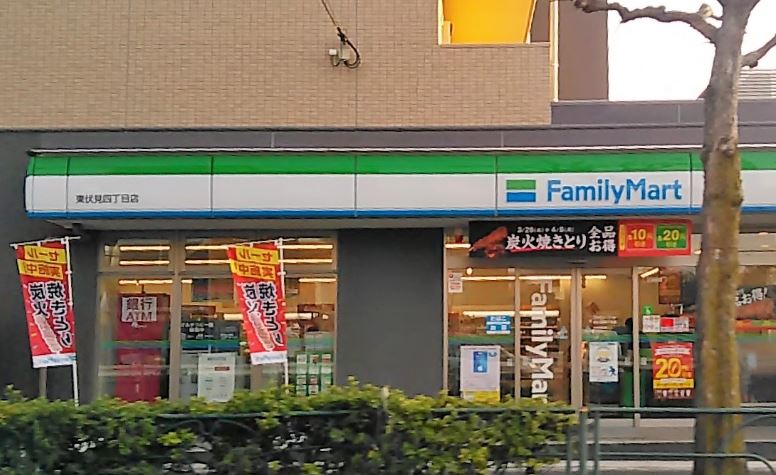 コンビニ　ファミリーマート 東伏見四丁目店（コンビニ）まで135m