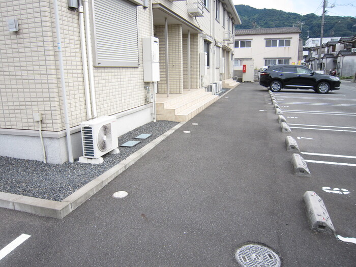 駐車場　ロビー