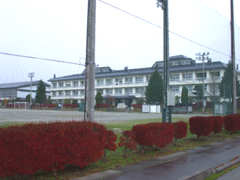 中学校　花巻市立南城中学校（中学校）まで1967m