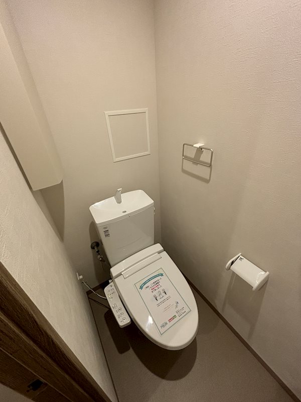 トイレ　快適な温水洗浄便座付き
