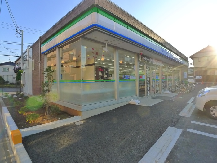 コンビニ　ファミリーマート（コンビニ）まで150m