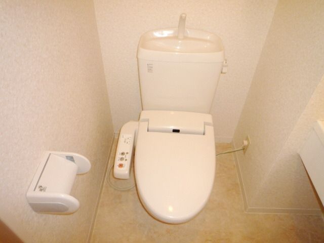 トイレ　温水洗浄便座付き