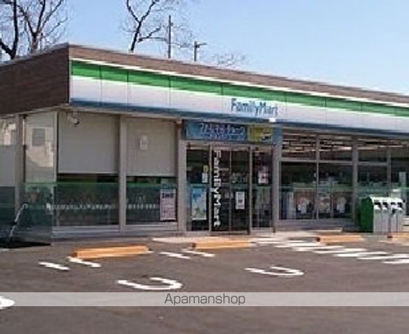 コンビニ　ファミリーマート（コンビニ）まで850m