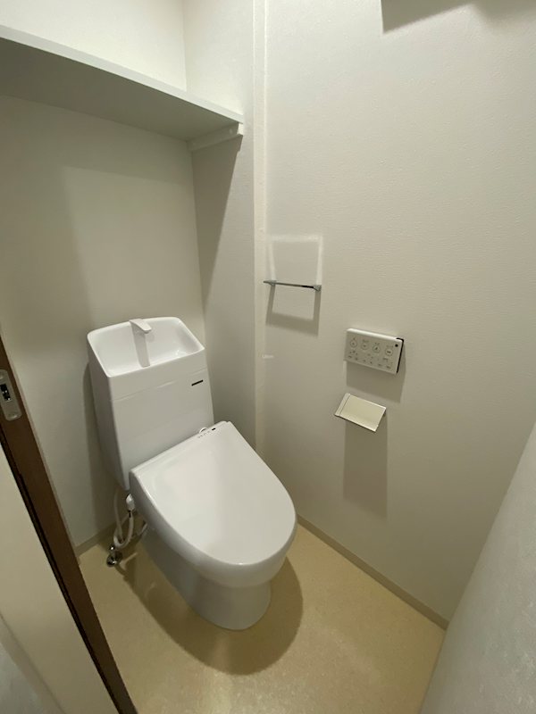 トイレ　別のお部屋の写真ですが参考までに
