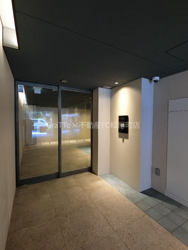 エントランス　マンション共用部分（オートロック付き）