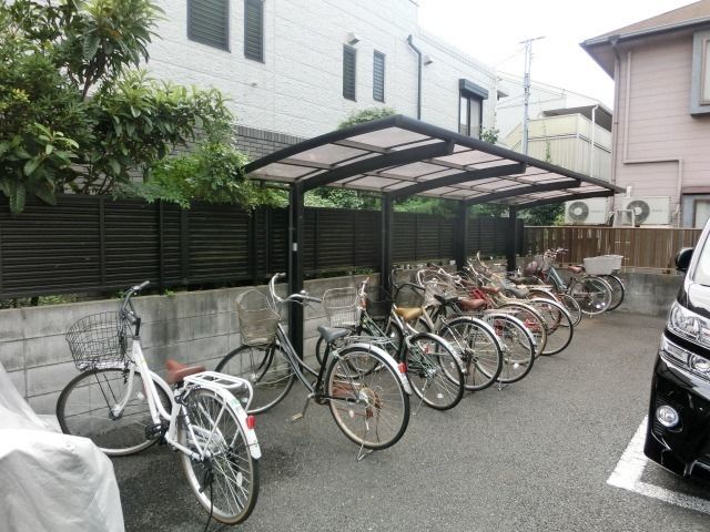その他　屋根付の駐輪スペース