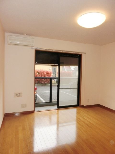 その他部屋・スペース　別角度からの洋室です。