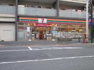 コンビニ　セブンイレブン 荒川西日暮里1丁目店（コンビニ）まで207m
