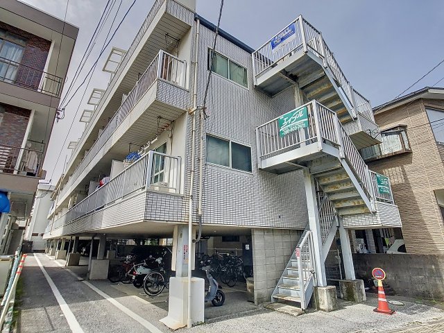 建物外観　現況が相違する場合は現況を優先致します。