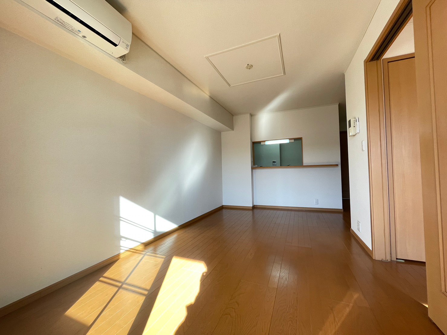 居室・リビング　同建物別号室