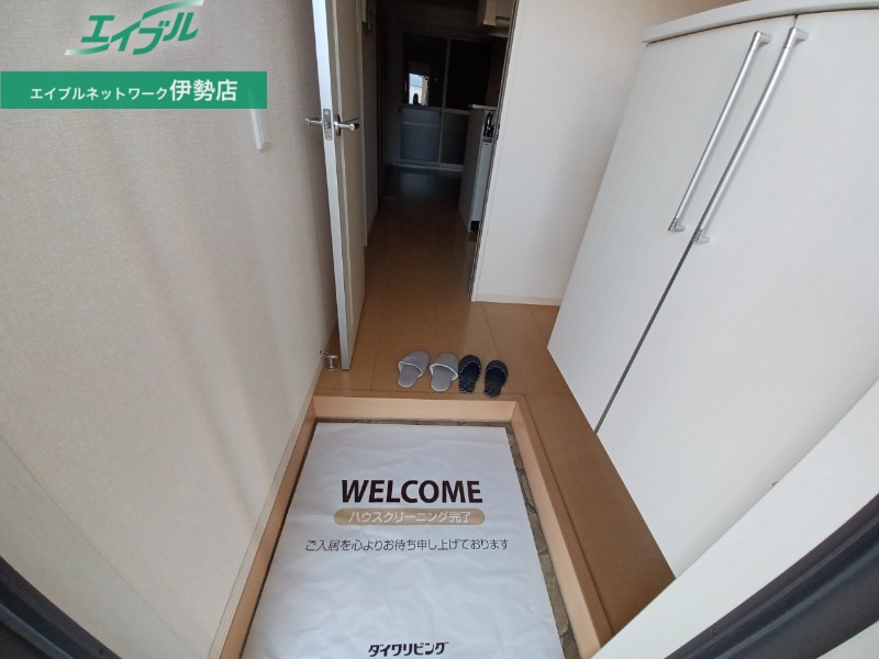 玄関　同物件別部屋のお写真です。