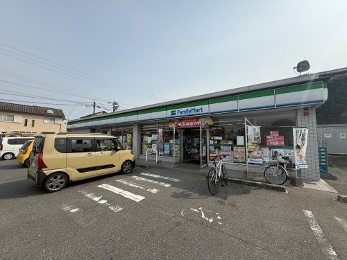 コンビニ　ファミリーマート四日市笹川通り店（コンビニ）まで520m