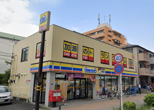 コンビニ　ミニストップ（コンビニ）まで527m