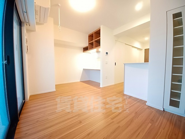 居室・リビング　同建物別部屋写真