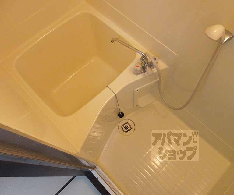 バス・シャワールーム　コンパクトなバスルームです